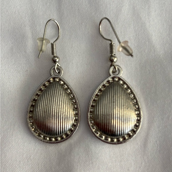 ✨ Smoky Gray Teardrop Crystal Dangle Earring - Picture 4 of 4